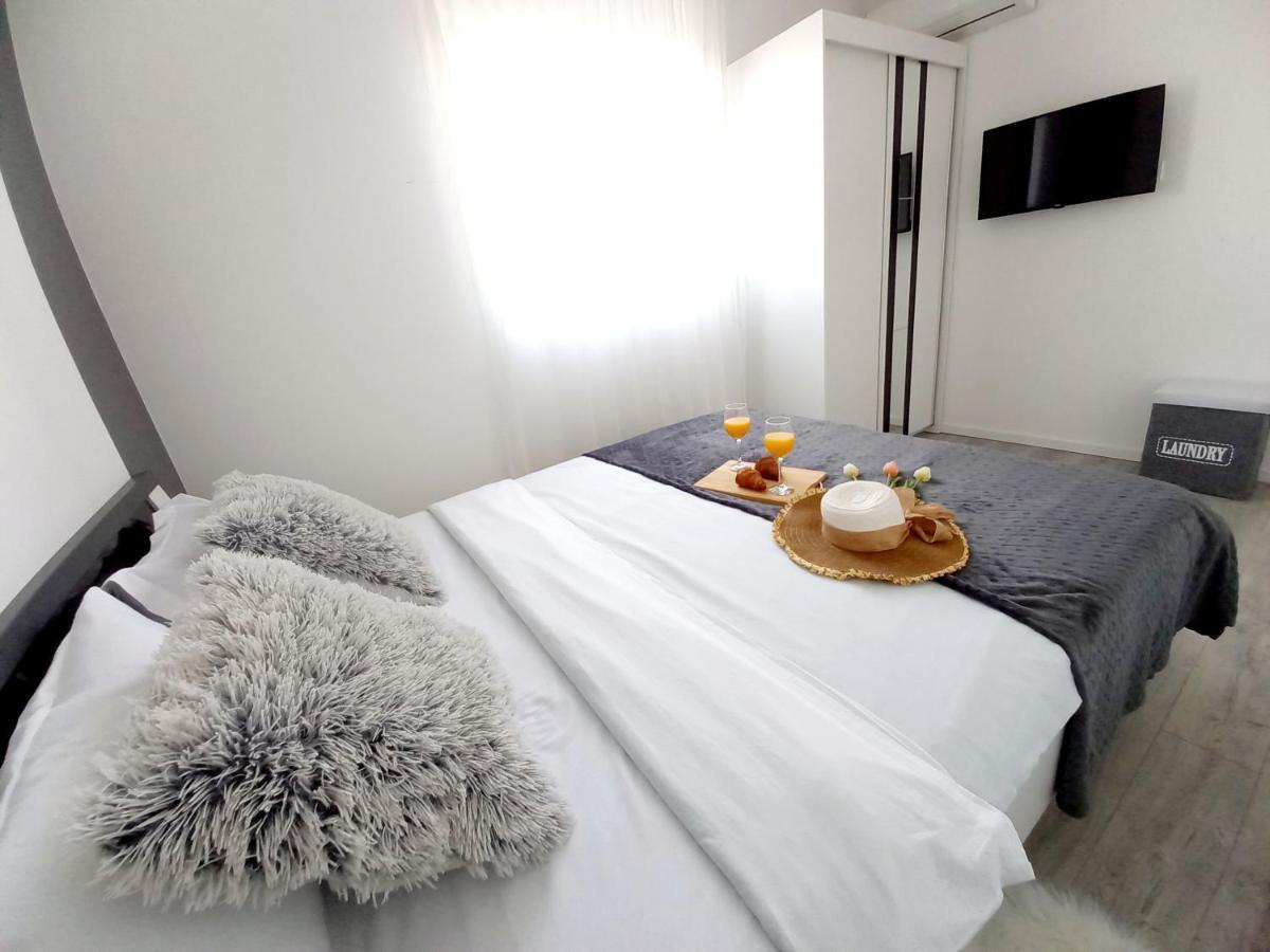 Villa Tia With Heated Pool & Jacuzzi Murvica  Экстерьер фото
