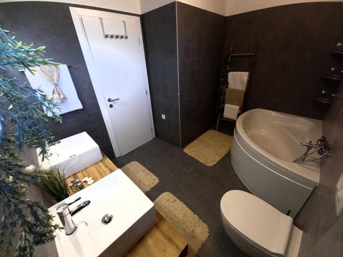 Villa Tia With Heated Pool & Jacuzzi Murvica  Экстерьер фото