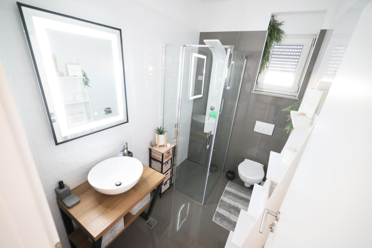 Villa Tia With Heated Pool & Jacuzzi Murvica  Экстерьер фото
