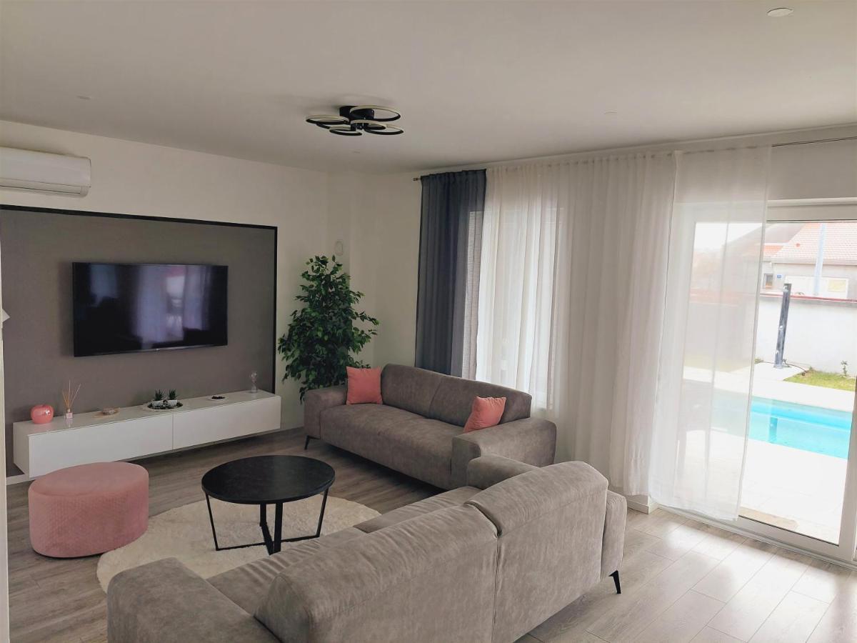 Villa Tia With Heated Pool & Jacuzzi Murvica  Экстерьер фото