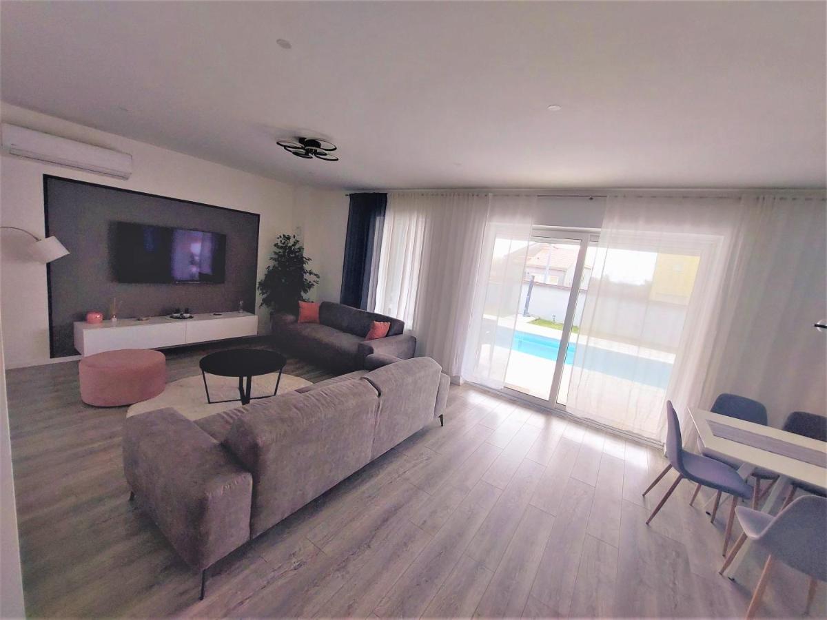 Villa Tia With Heated Pool & Jacuzzi Murvica  Экстерьер фото